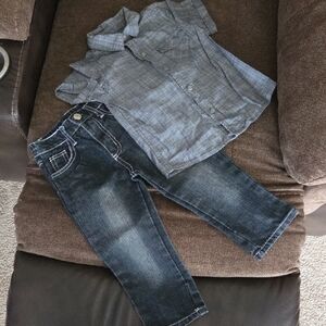 Lil Citi Mom Black Jeans W/ Gray Shirt
